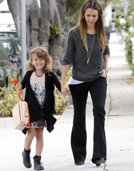 ffn_alba_jessica_trickydff_062413_51139023-500x664