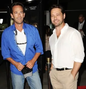 1376575429_jason-priestley-luke-perry-560
