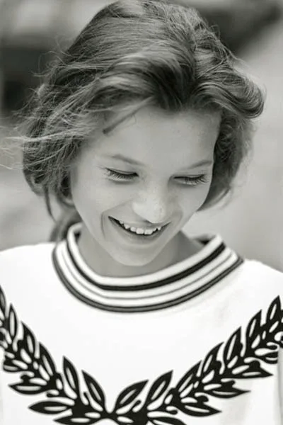 kate-moss-4-vogue-17oct13-david-ross_b_426x639