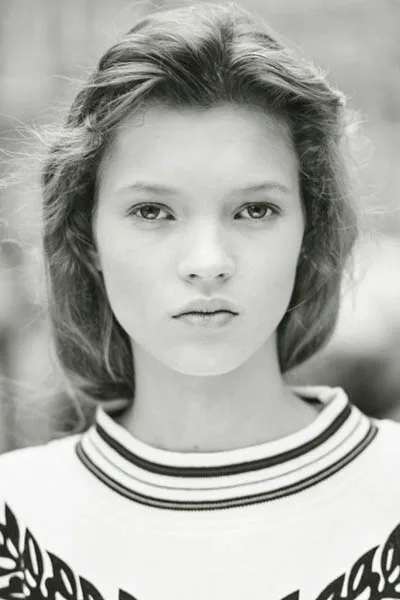 kate-moss-5-vogue-17oct13-david-ross_b_426x639
