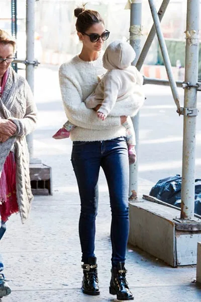 lily-aldridge-vogue-21oct13-getty_b_426x639