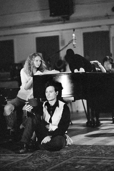 lily-cole-paul-mccartney-vogue-24oct13-mary-mccartney_b_592x888