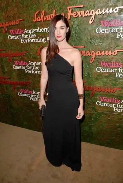 paz-vega-in-salvatore-ferragamo-zipper-gown-wallis-annenberg-center-for-the-performing-arts-inaugural-gala-4-600x893
