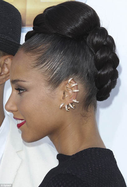 alicia-keys-gold-ear-cuffs-christal_rock