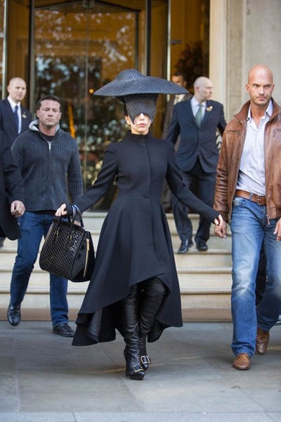 ladygagaladygagaleaveslondonhotelo1uml25cuwml