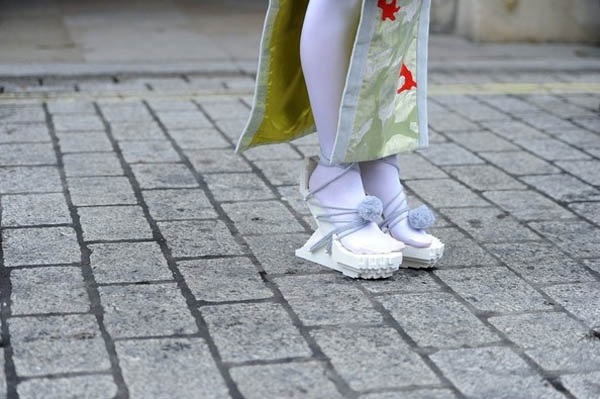 ladygagaladygagaumbrellalondonpsxvkpcj-e1l