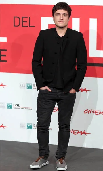 rs_620x1024-131114084528-634-josh-hutcherson-2-catching-fire-rome-jmd-111413_copy