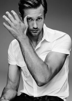 GÜNÜN YAKIŞIKLISI: ALEXANDER SKARSGARD