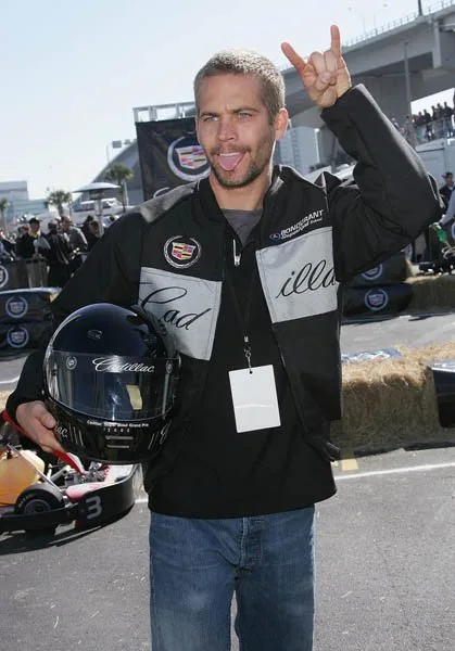 paul-walker-raced-cadillac-super-bowl-grand-prix-florida-back-february-2005