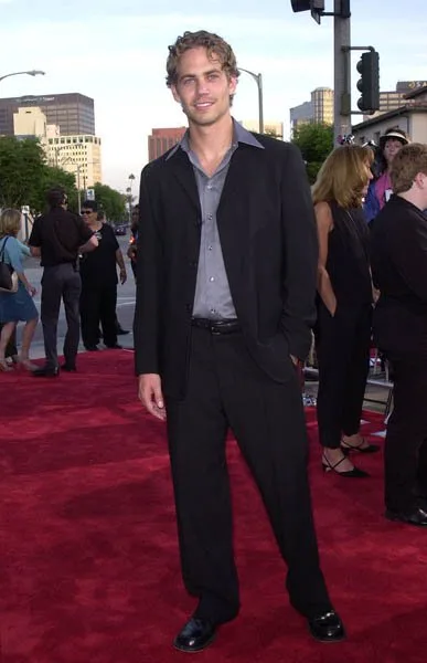paul-walker-walked-red-carpet-la-premiere-fast-furious-june-2001