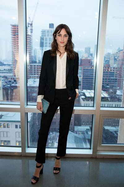 alexa-chung-vogue-14aug13-pr_b_592x888
