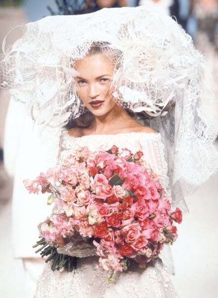 katemoss_runwayshow-90s
