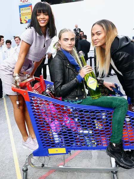 CHANEL DEFİLESİNDE NELER OLDU?