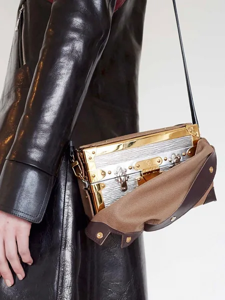 YENİ ‘IT’ ÇANTA