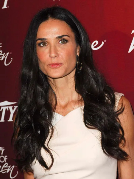 GENÇ YAŞTA EVLENEN YILDIZLAR