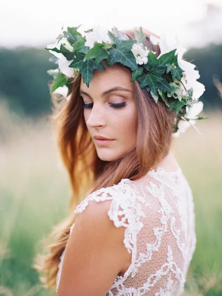 SİZE İLHAM VERECEK ÇİÇEKLİ GELİN TAÇLARI