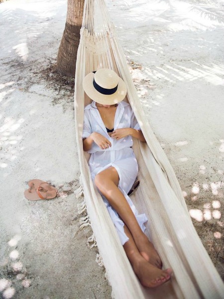 TATİLE ÇIKARKEN YANINIZA ALMANIZ GEREKEN GÜZELLİK ÜRÜNLERİ