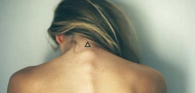 MİNİMALİZMDEN HOŞLANANLARA 32 KÜÇÜK DÖVME ÖNERİSİ