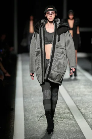 alexanderwangxhm-runway-7_low