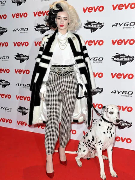 YILDIZLAR CADILAR BAYRAMI’NDA NE GİYDİ?