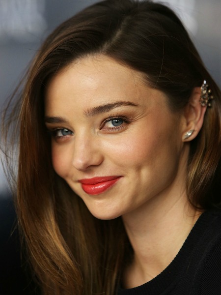 ÜNLÜLERİN MAKYAJ ARTİSTLERİNİ MERCEK ALTINA ALDIK