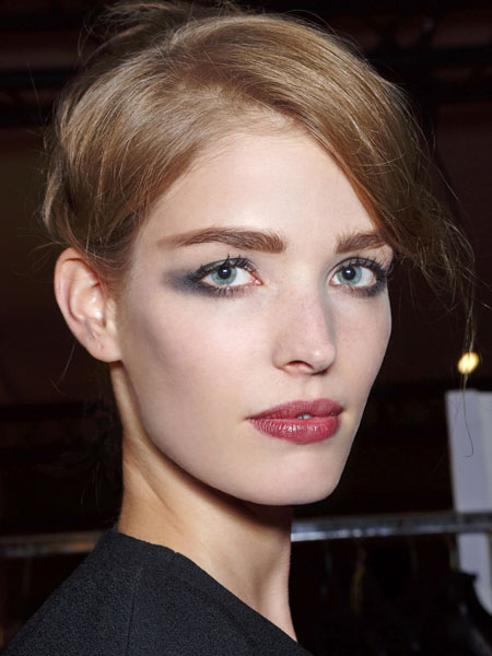 AYNAYA BAKMADAN YABİLECEĞİNİZ 7 MAKYAJ TRENDİ