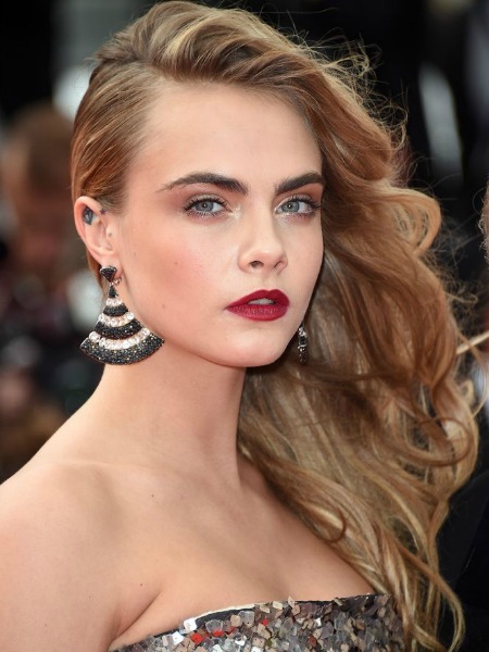 CARA DELEVINGNE’DEN YENİ SAÇ MODELİ