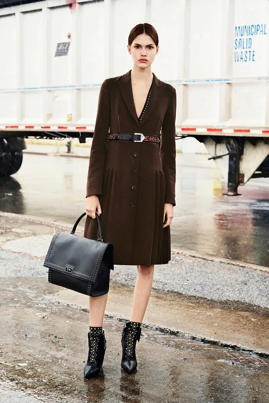 givenchy_020_1366_306998782_north_552x