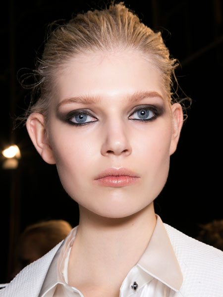 MAKYAJ ÇANTANIZA EKLEMENİZ GEREKEN 15 GÜZELLİK ÜRÜNÜ