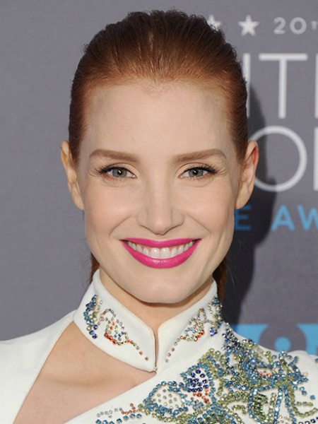 SEZONUN TRENDİ PEMBE RUJDAN VAZGEÇMEYEN 10 YILDIZ