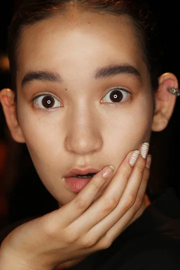 454785106_10_fashionshow_article_portrait