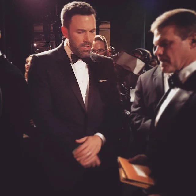 Ben-Affleck-prepped-his-presentation-backstage