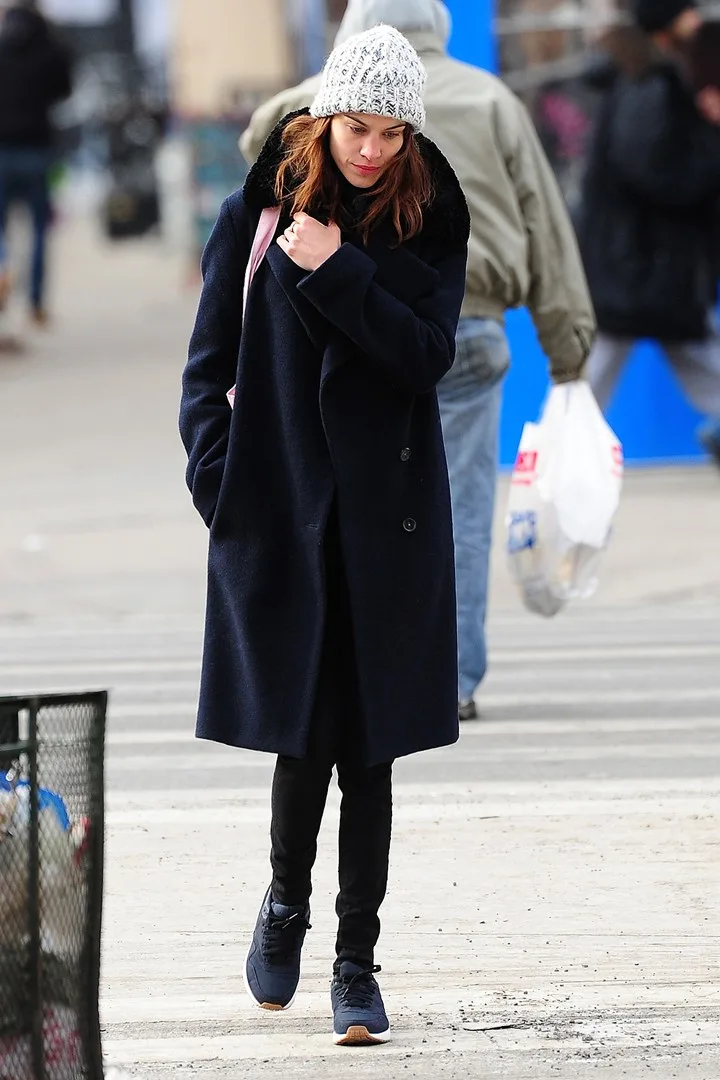 alexa--chung_glamour_13feb14_getty_b_720x1080