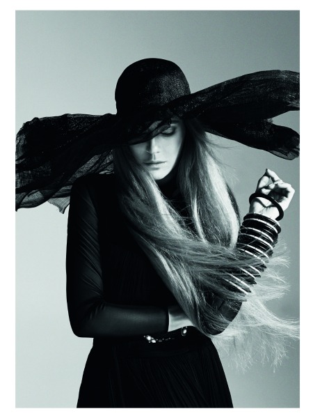 BAMBAŞKA BİR SİNEM KOBAL