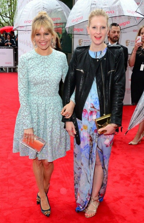 EN STİL 15 KIZ KARDEŞ bk