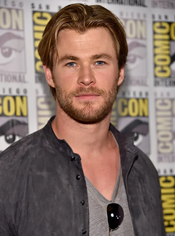 Chris-Hemsworth-Hottest-Red-Carpet-Pictures (12)