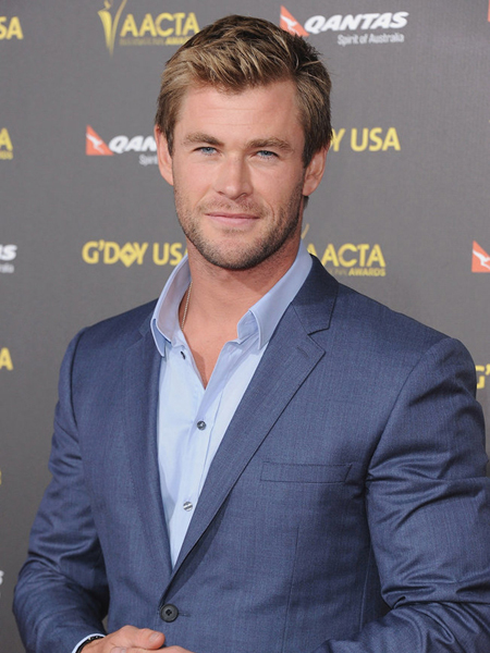 CHRIS HEMSWORTH’ÜN EN SEKSİ KIRMIZI HALI ANLARI