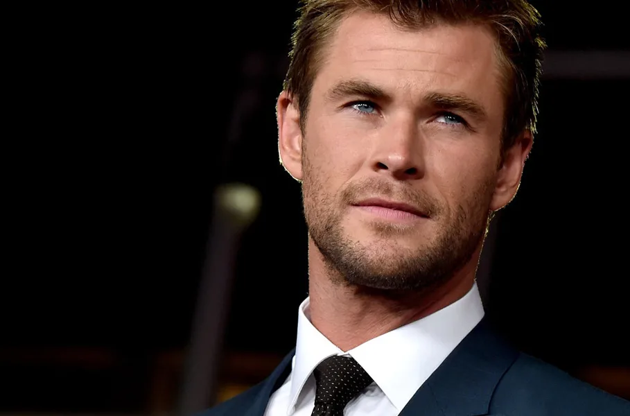 Chris-Hemsworth-Hottest-Red-Carpet-Pictures