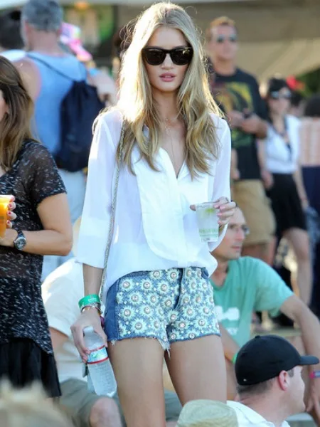 RING+ALERT+Gorgeous+model+actress+Rosie+Huntington+WrYtz2j9PFel