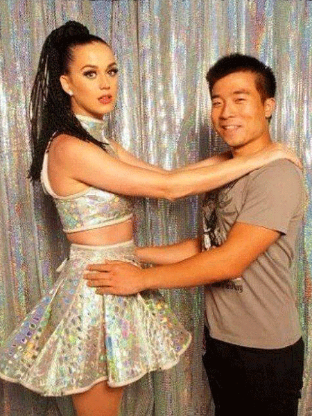 YILDIZLARIN HAYRANLARIYLA OLAN İLGİNÇ FOTOĞRAFLARI