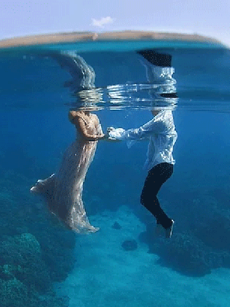 SU ALTINDAKİ 15 NİŞAN FOTOĞRAFI