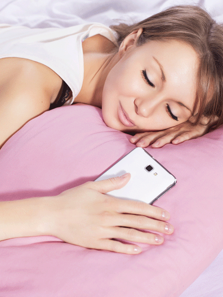 UYUMADAN ÖNCE TELEFONA BAKMANIN ZARARLARI