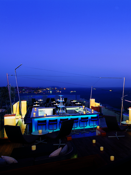 YENİLENEN GAJA ROOF’TA KEYİFLİ YAZ AKŞAMLARI BAŞLIYOR…