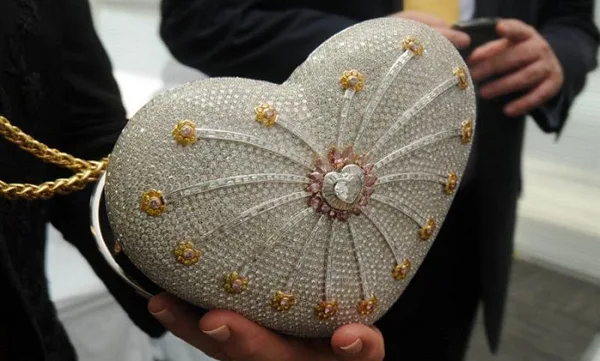 Mouawad-1001-Nights-Diamond-Purse