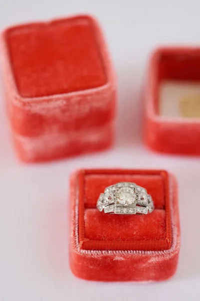 gallery-1432748075-hbz-stylemepretty-engagement-rings-06