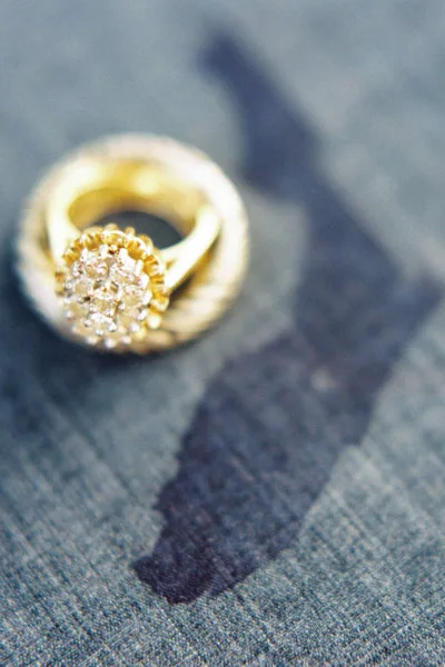 gallery-1432748164-hbz-stylemepretty-engagement-rings-18