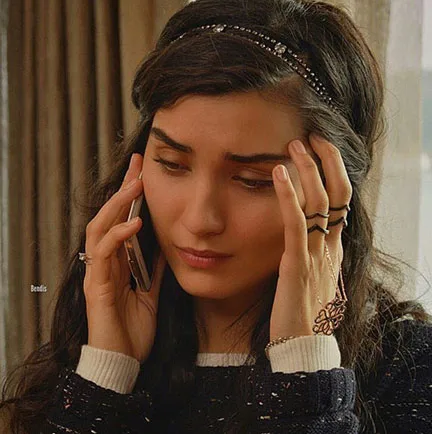 tuba-buyukustun-takilari-olay-oldu-tuba-buyukustun-kara-para-ask-1474380