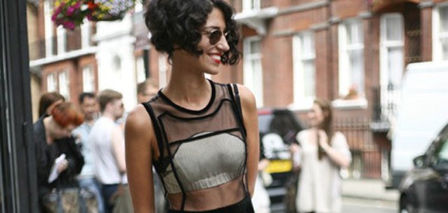 KÜÇÜK GÖĞÜSLÜ KADINLAR NASIL GİYİNMELİ?