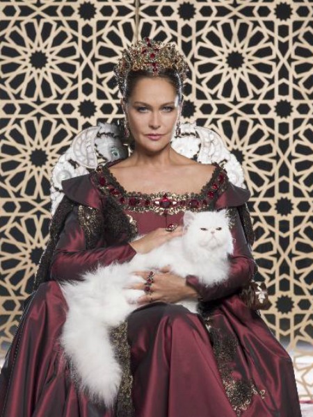 HÜLYA AVŞAR SAFİYE SULTAN OLDU!