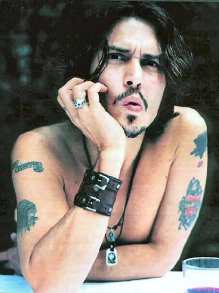 ÇOCUKLARININ ADINI DÖVME YAPTIRAN 11 ÜNLÜ BABA